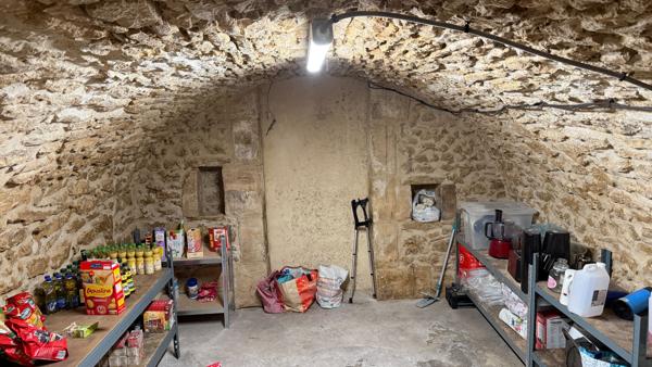 NOAILLES A 10 MIN - Maison familiale - 20 pièces, 10 chambres- piscine chauffée - garage - 2 appartements- jardin