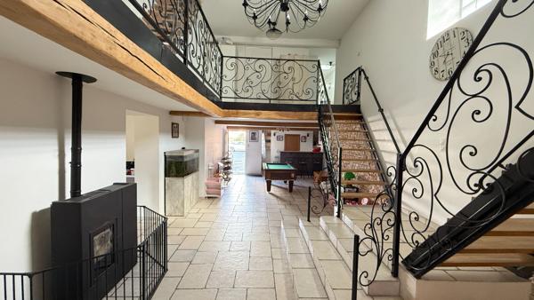 NOAILLES A 10 MIN - Maison familiale - 20 pièces, 10 chambres- piscine chauffée - garage - 2 appartements- jardin
