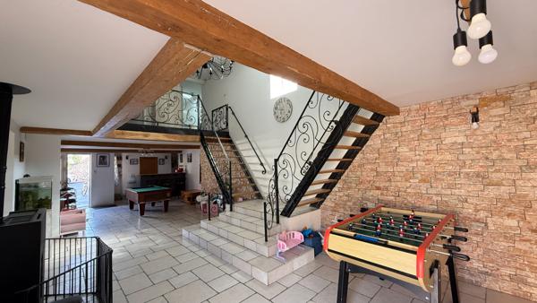 NOAILLES A 10 MIN - Maison familiale - 20 pièces, 10 chambres- piscine chauffée - garage - 2 appartements- jardin