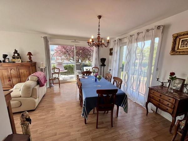 Appartement à Calais 5 de 80 m2 avec ascenseur, 2 chambres, balcon, garage, cave