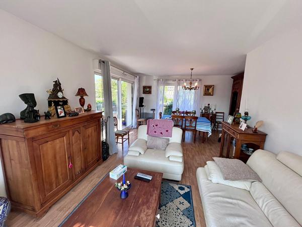 Appartement à Calais 5 de 80 m2 avec ascenseur, 2 chambres, balcon, garage, cave