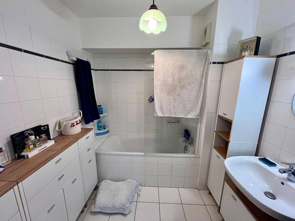 Appartement à Calais 5 de 80 m2 avec ascenseur, 2 chambres, balcon, garage, cave