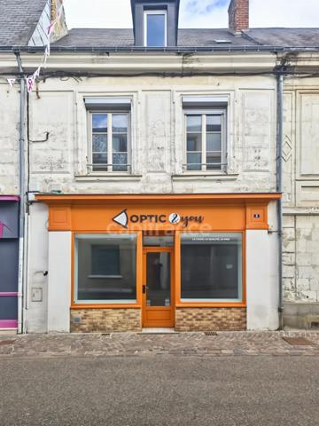 Immeuble de rapport au Grand-Lucé comprenant un local commercial et un appartement