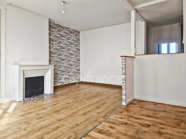 Immeuble de rapport au Grand-Lucé comprenant un local commercial et un appartement