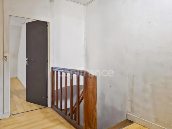 Immeuble de rapport au Grand-Lucé comprenant un local commercial et un appartement