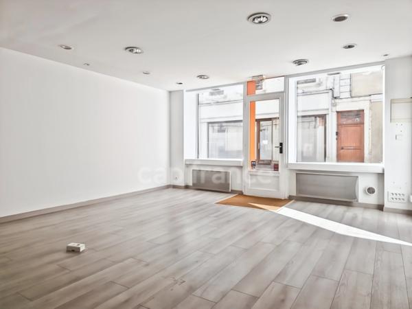 Immeuble de rapport au Grand-Lucé comprenant un local commercial et un appartement