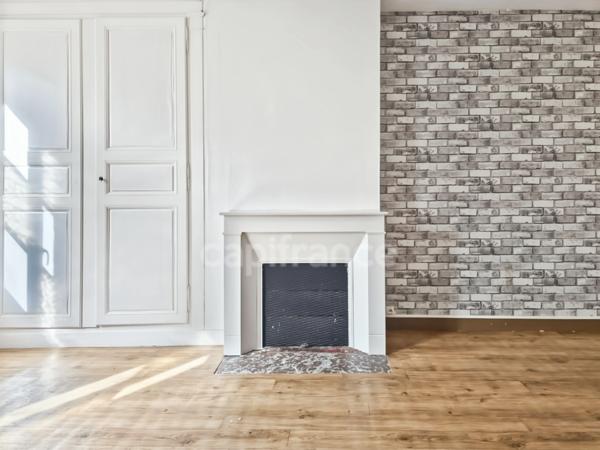 Immeuble de rapport au Grand-Lucé comprenant un local commercial et un appartement