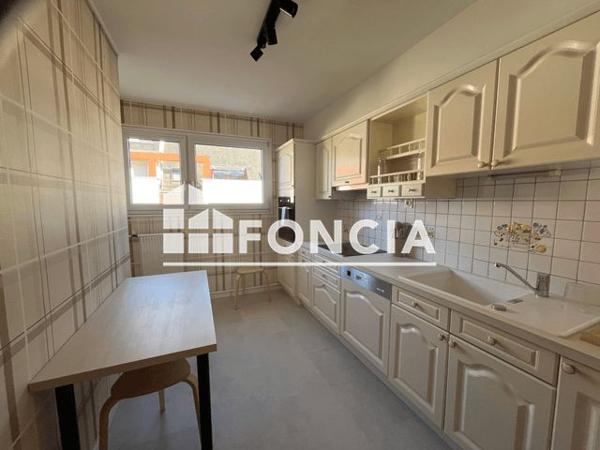 Location Appartement 4 pièces 97.1 m² - 6 rue Auguste Beuneux Laval 53000