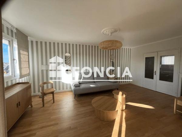 Location Appartement 4 pièces 97.1 m² - 6 rue Auguste Beuneux Laval 53000