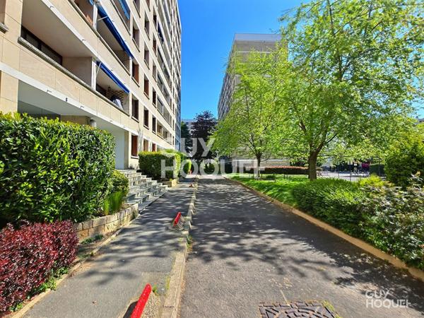 4 PIÈCES TRAVERSANT AVEC BALCON PLEIN SUD