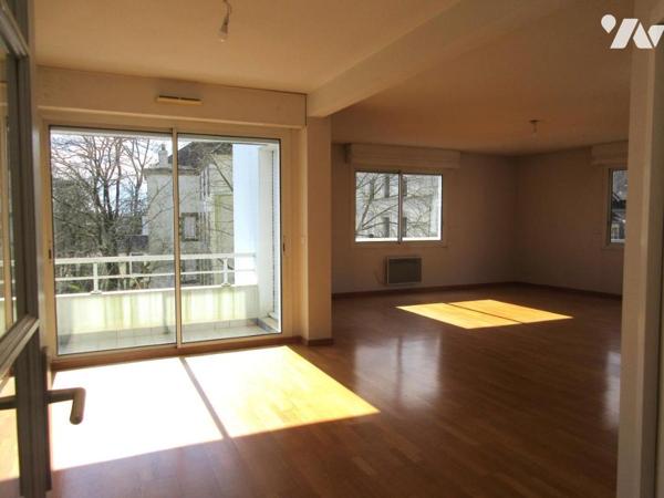 VANNES HYPER CENTRE APPARTEMENT 2 CHAMBRES - GARAGE - 2 CAVES