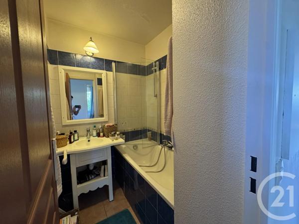 Appartement F3 à vendre  3 pièces - 51 m 2   LES ISSAMBRES  - 83