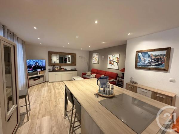 Appartement F3 à vendre  3 pièces - 51 m 2   LES ISSAMBRES  - 83