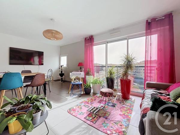 Appartement F3 à vendre  3 pièces - 51 m 2   LES ISSAMBRES  - 83