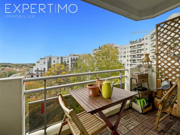 Issy-les-Moulineaux (92130) Résidence calme - T3 de 67 m² avec balcon