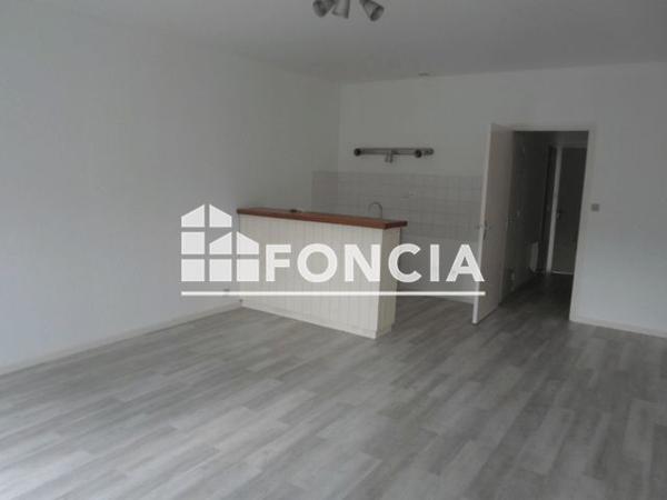 Location Appartement 2 pièces 51.44 m² - 44 RUE DE VERDUN St Vallier 26240