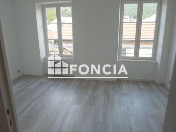 Location Appartement 2 pièces 51.44 m² - 44 RUE DE VERDUN St Vallier 26240