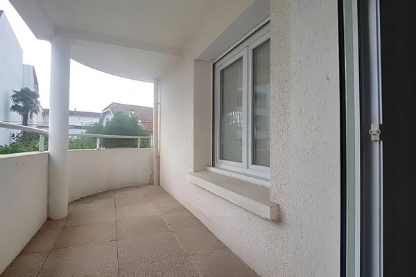 À vendre : Appartement 2 pièces à Pau terrasse parking couvert et cave