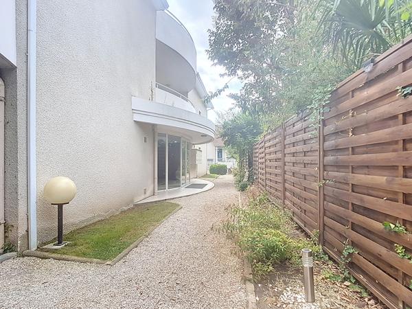 À vendre : Appartement 2 pièces à Pau terrasse parking couvert et cave