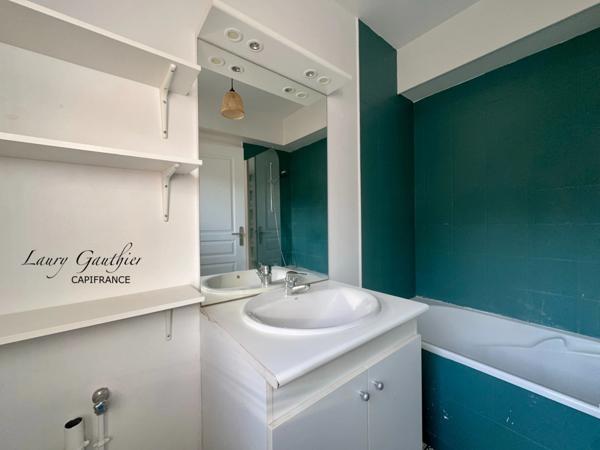 Appartement rénové 51 m² – Centre de Roncq, avec 2 parkings couverts et sécurisés