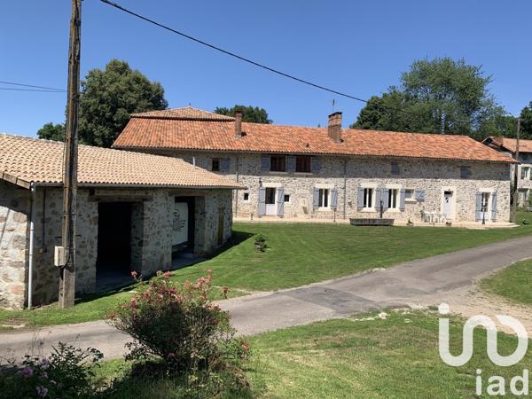 Maison 7 pièces de 198 m² à Manot (16500)