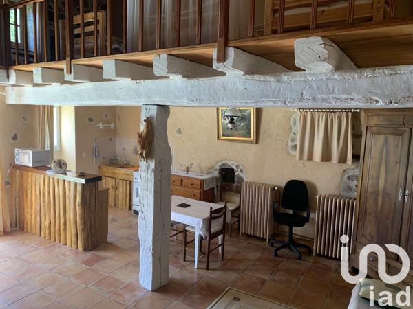 Maison 7 pièces de 198 m² à Manot (16500)