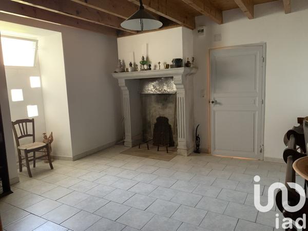 Maison 7 pièces de 198 m² à Manot (16500)