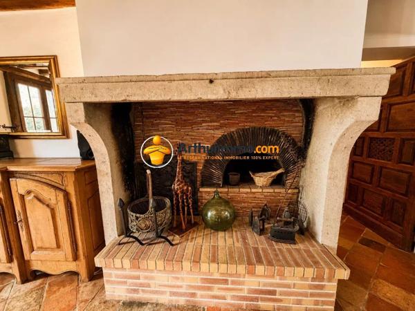 Vente                                                      Maison
                        
                     8 pièces                      280 m2                     à La Ferté-sous-Jouarre