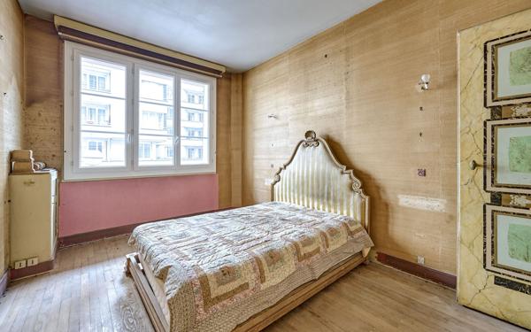 Appartement à vendre    5 pièces • 102,54 m2 Issy-les-Moulineaux