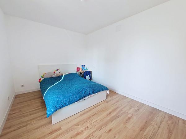 Maison A VENDRE, centre bourg de CHAMPTOCEAUX, 5 chambres, double garage, jardin avec piscine