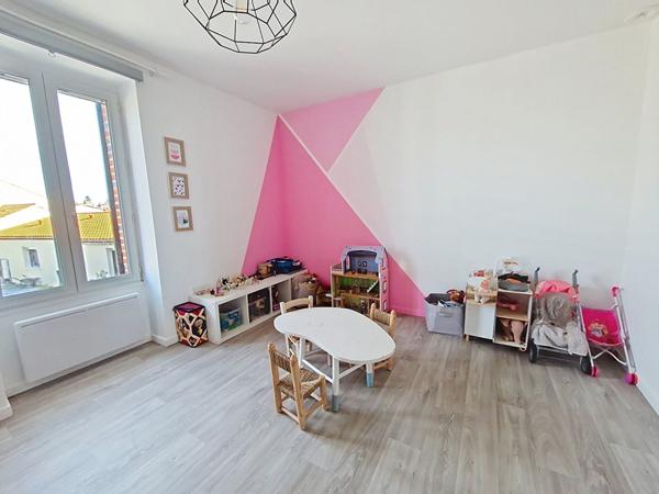 Maison A VENDRE, centre bourg de CHAMPTOCEAUX, 5 chambres, double garage, jardin avec piscine