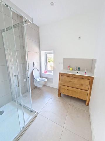 Maison A VENDRE, centre bourg de CHAMPTOCEAUX, 5 chambres, double garage, jardin avec piscine