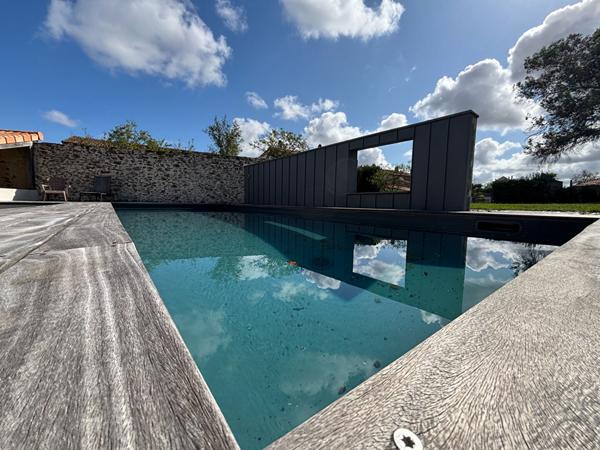 Maison A VENDRE, centre bourg de CHAMPTOCEAUX, 5 chambres, double garage, jardin avec piscine