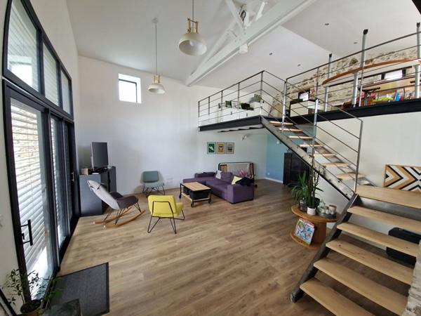 Maison A VENDRE, centre bourg de CHAMPTOCEAUX, 5 chambres, double garage, jardin avec piscine