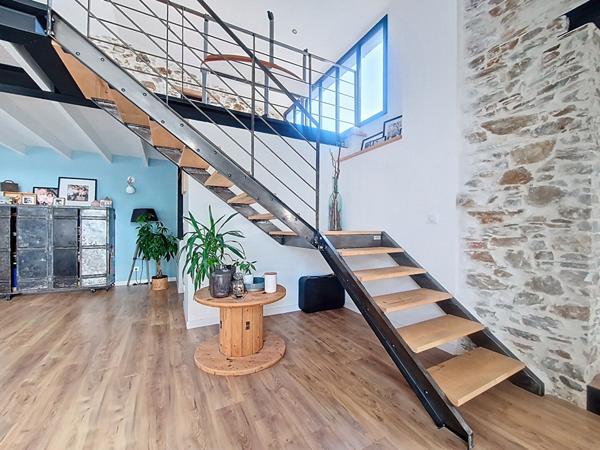 Maison A VENDRE, centre bourg de CHAMPTOCEAUX, 5 chambres, double garage, jardin avec piscine