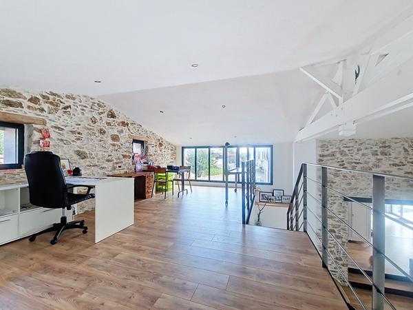 Maison A VENDRE, centre bourg de CHAMPTOCEAUX, 5 chambres, double garage, jardin avec piscine