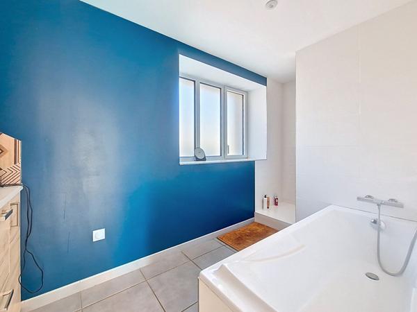 Maison A VENDRE, centre bourg de CHAMPTOCEAUX, 5 chambres, double garage, jardin avec piscine