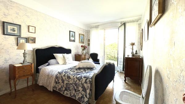 Appartement
         4 pièces
        - 91 m² 399 000 € *
