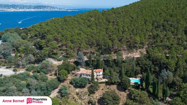 Bastide 7 pièces avec piscine et terrain de 13000 m2 - Massif de l'Estérel