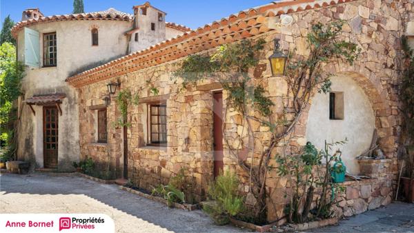 Bastide 7 pièces avec piscine et terrain de 13000 m2 - Massif de l'Estérel