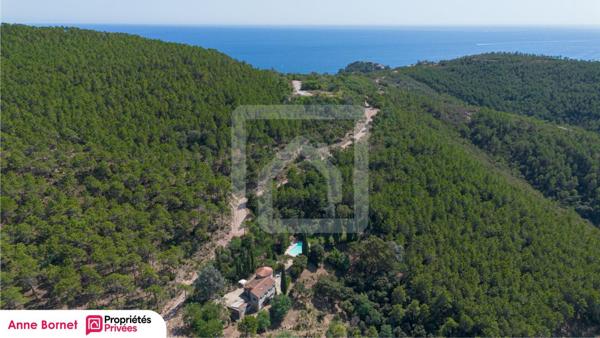 Bastide 7 pièces avec piscine et terrain de 13000 m2 - Massif de l'Estérel