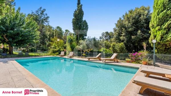 Bastide 7 pièces avec piscine et terrain de 13000 m2 - Massif de l'Estérel
