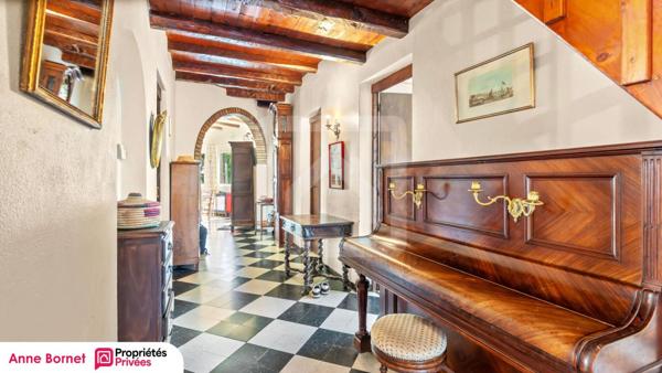 Bastide 7 pièces avec piscine et terrain de 13000 m2 - Massif de l'Estérel
