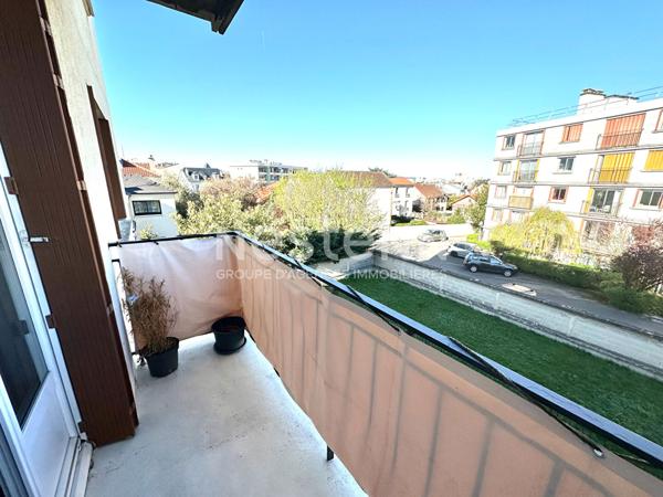 Proche RER A - 2 pièces avec balcon et box