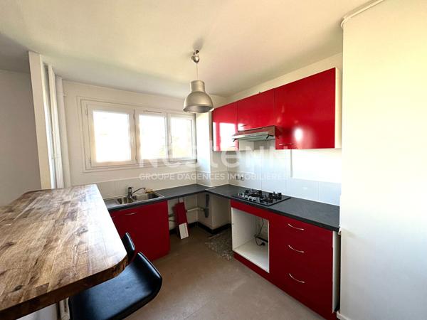 Proche RER A - 2 pièces avec balcon et box