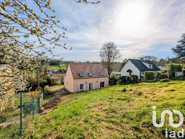 Maison traditionnelle 6 pièces de 142 m² à Oinville-sur-Montcient (78250)