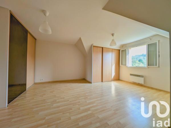 Maison traditionnelle 6 pièces de 142 m² à Oinville-sur-Montcient (78250)