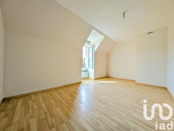 Maison traditionnelle 6 pièces de 142 m² à Oinville-sur-Montcient (78250)