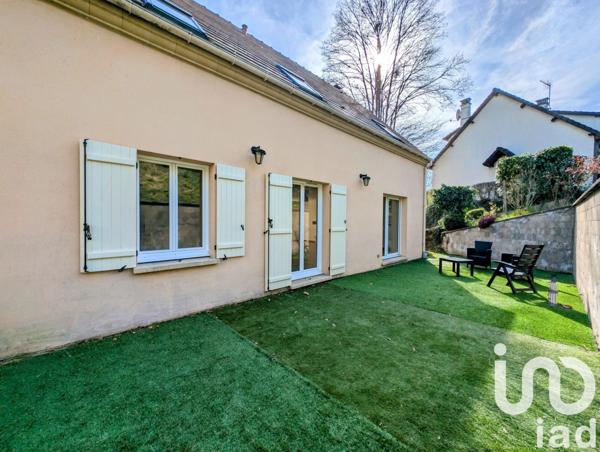 Maison traditionnelle 6 pièces de 142 m² à Oinville-sur-Montcient (78250)