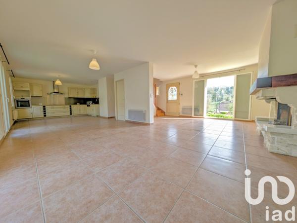 Maison traditionnelle 6 pièces de 142 m² à Oinville-sur-Montcient (78250)